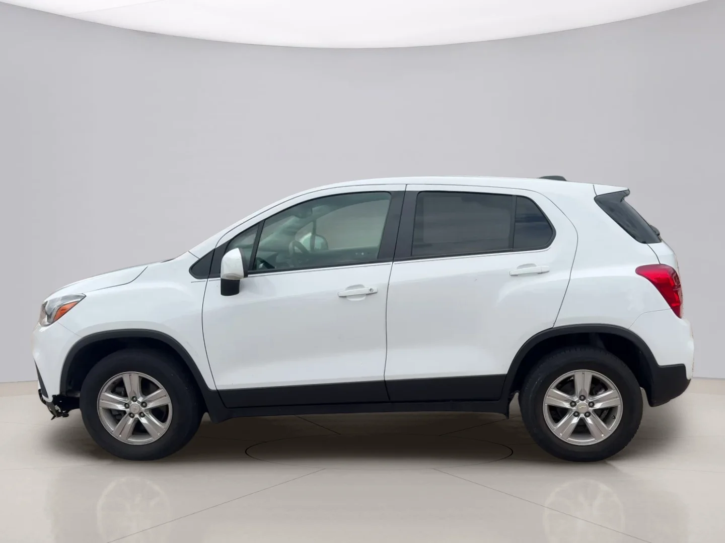 Used 2022 White Chevrolet LS image 2
