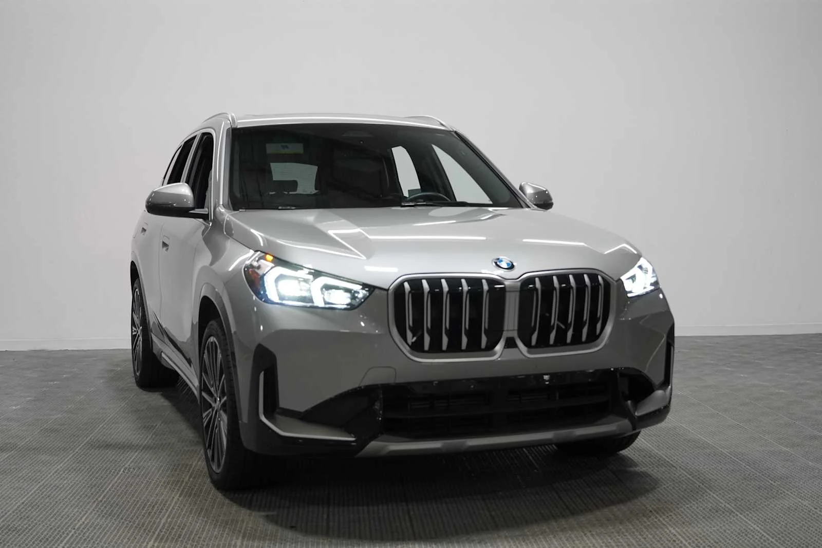 Certified Used 2026 Space Silver Metallic BMW xDrive28i image 3