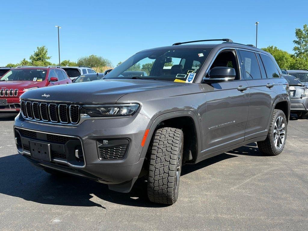 Used 2024 Baltic Gray Metallic Clearcoat Jeep Overland image 3