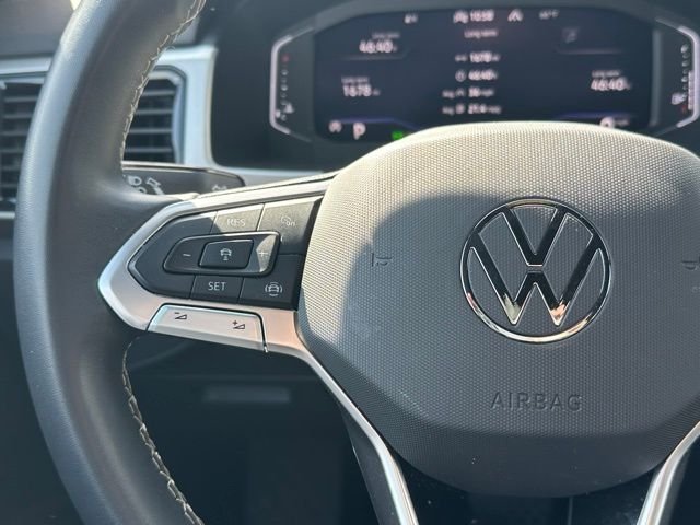 Used 2023 Deep Black Volkswagen 3.6L V6 SE w/Technology image 19