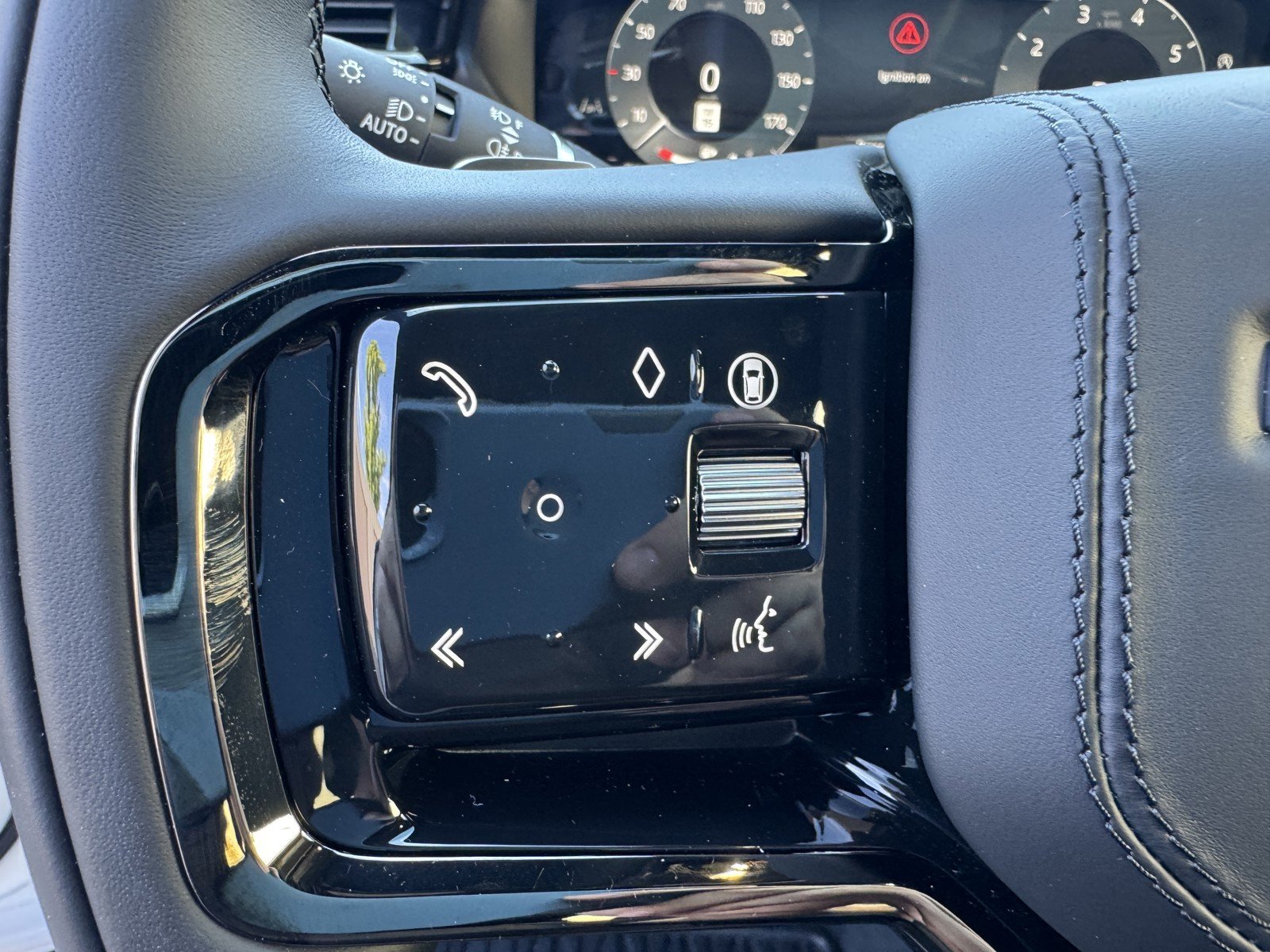 New 2026 Fuji White LAND ROVER Dynamic SE image 21