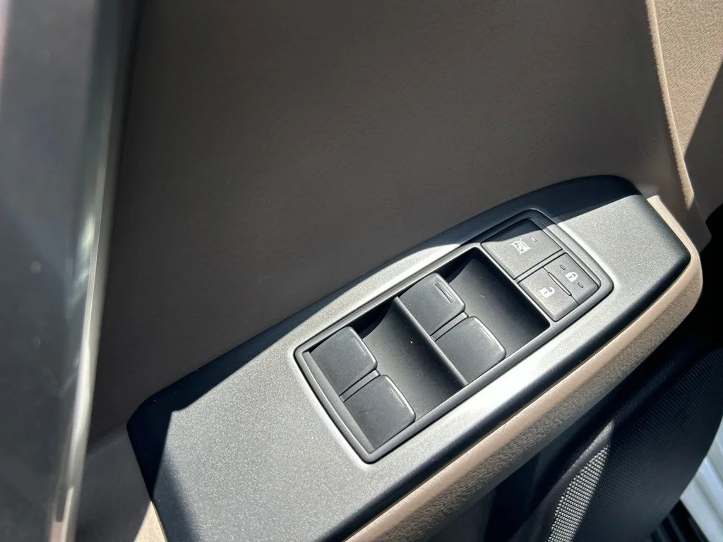 Used 2022 White Lexus 460 Luxury image 12