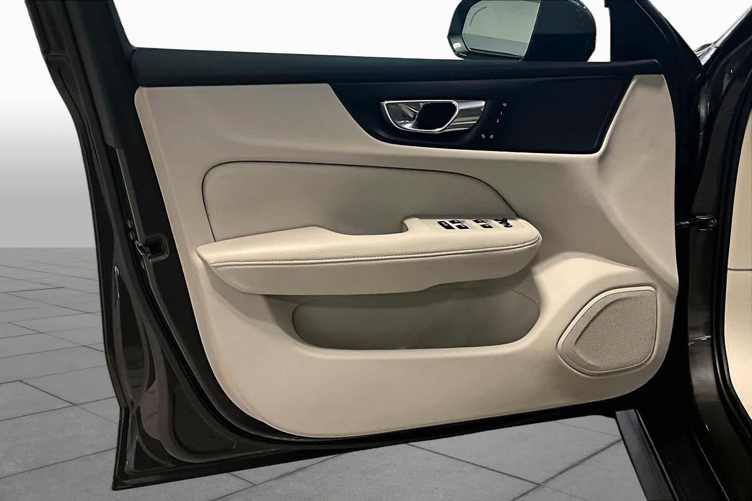 Used 2020 Pine Grey Metallic Volvo  image 21