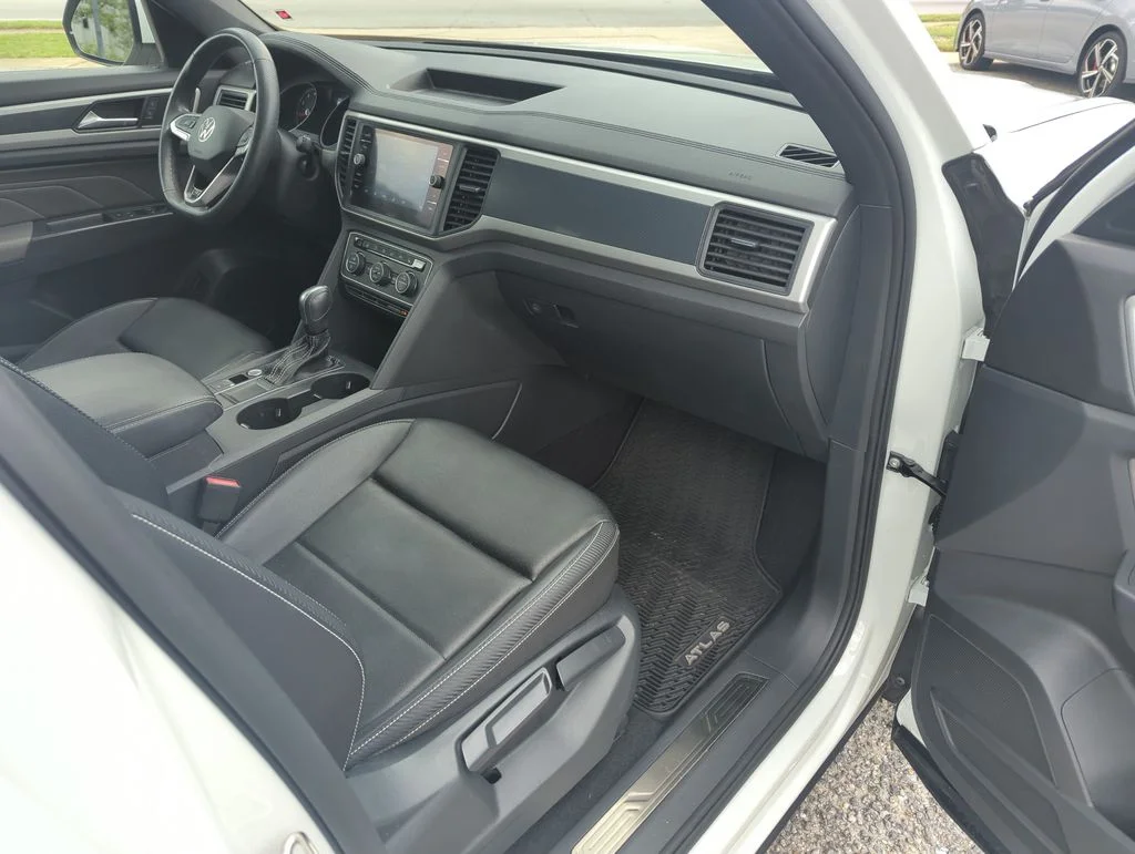 Used 2021 White Volkswagen 3.6L V6 SE w/Technology R-Line image 35