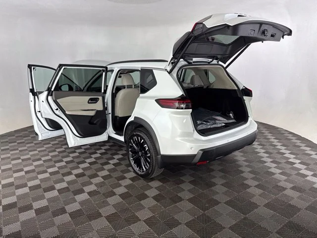 New 2026 Everest White Pearl TriCoat Nissan Dark Armor™ image 16
