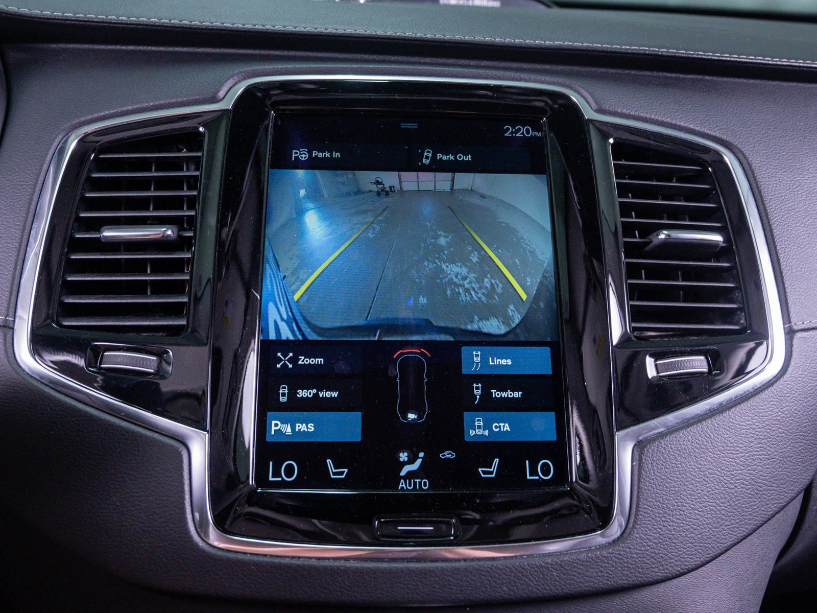 Used 2018 Onyx Black Metallic Volvo Inscription image 27