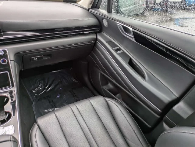 Certified Used 2025 Black Genesis 2.5T image 17