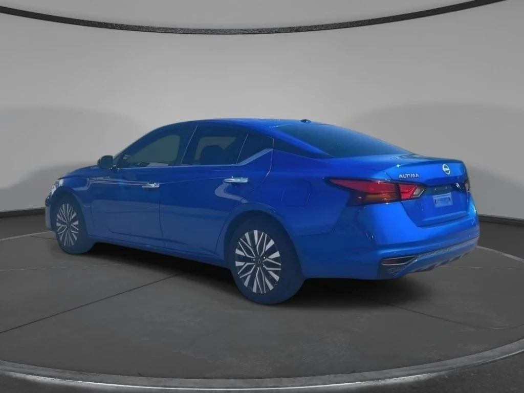 2025 Nissan Altima SV - Photo 9