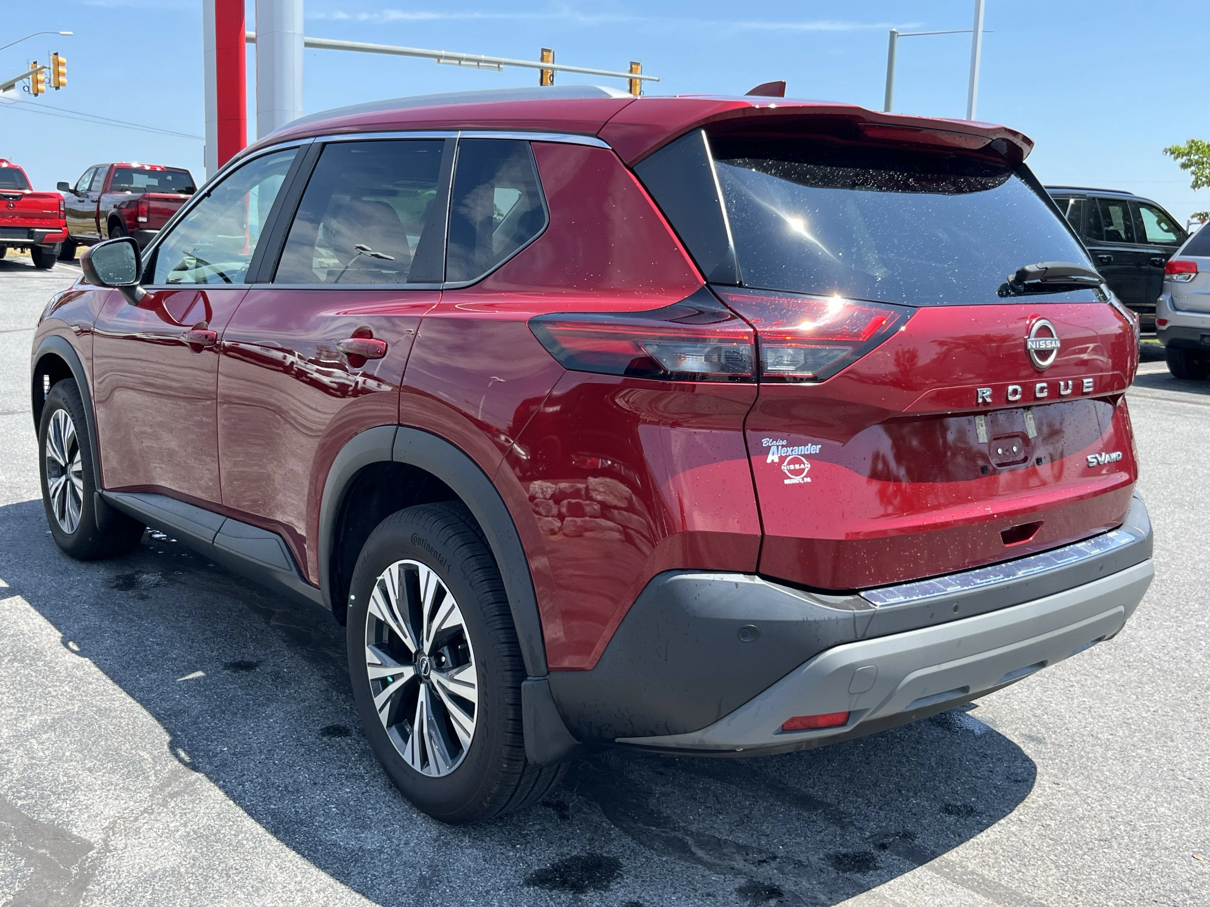 Used 2023 Scarlet Nissan SV image 9