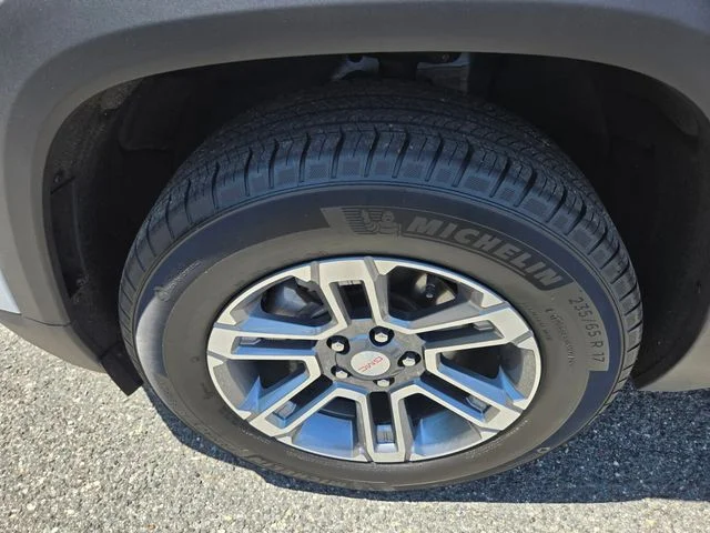 Used 2025 White GMC Elevation image 23