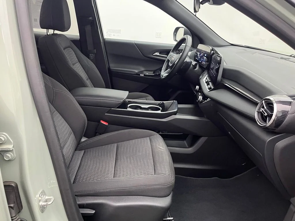 Used 2025 Green Chevrolet LT image 31