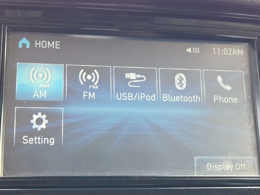 Used 2023 Diamond White Mitsubishi ES image 12