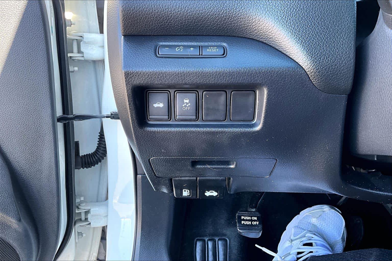 Used 2017 Pearl White Nissan 2.5 SV image 32