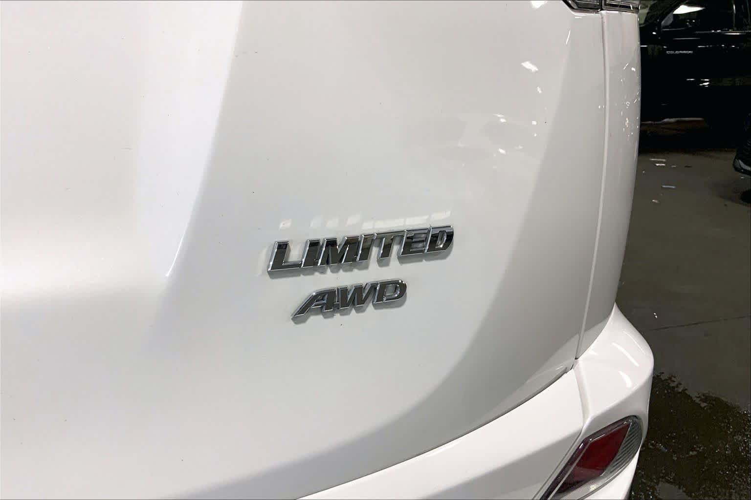 Used 2017 Blizzard Pearl Toyota Limited image 10