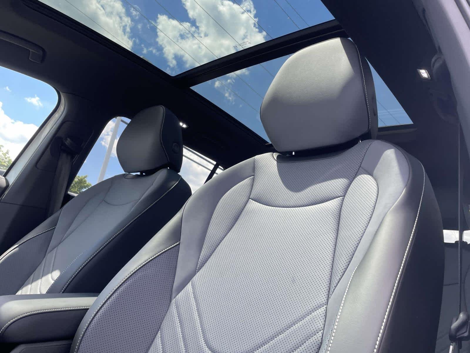 New 2026 Opal White w/Deep Black Roof Volkswagen SE R-Line Black image 6
