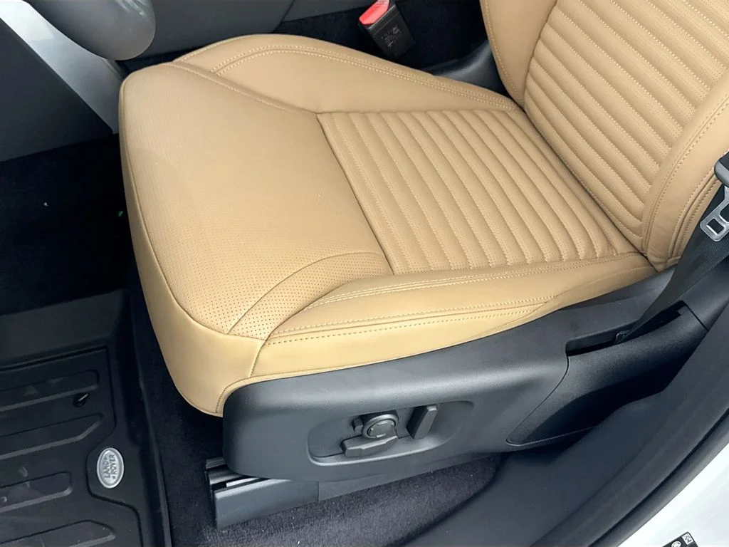 New 2026 White Land Rover Dynamic SE image 20