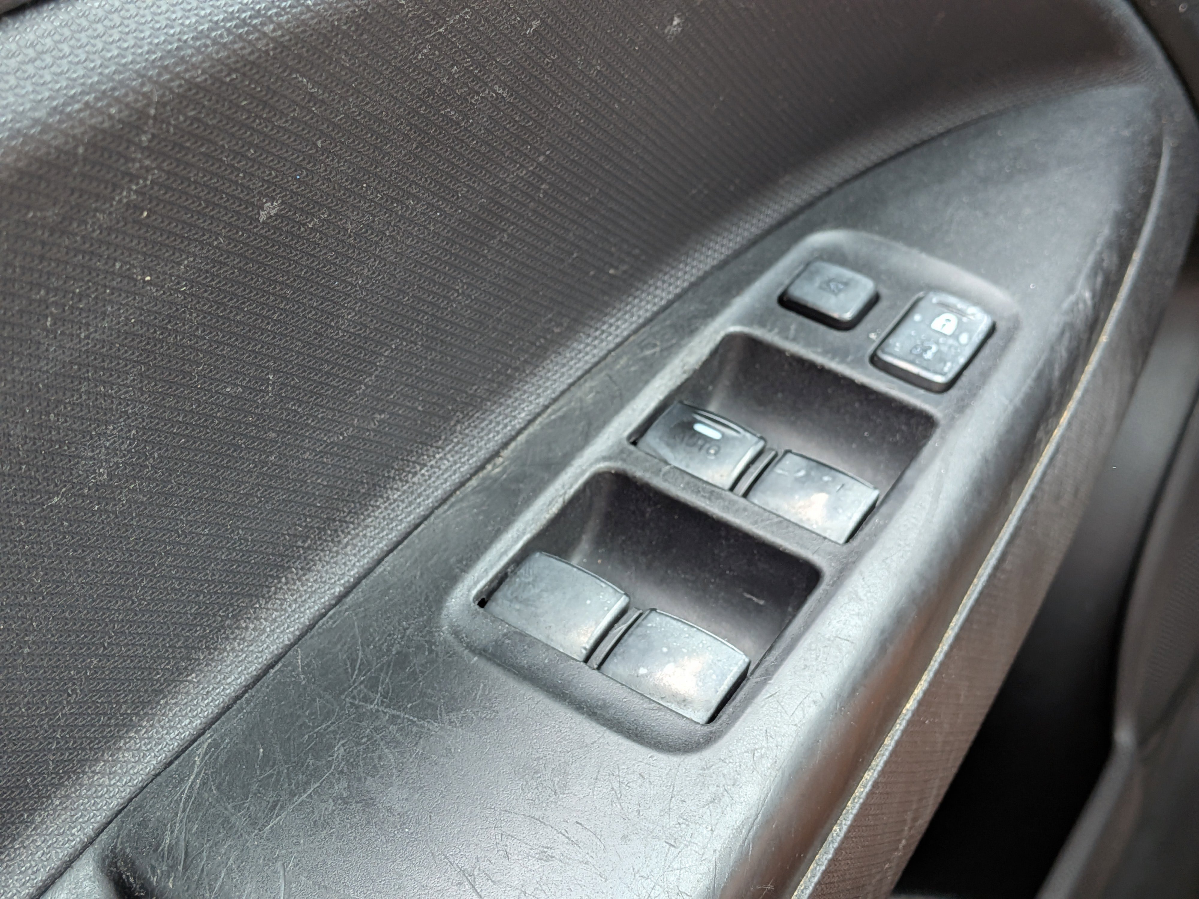 Used 2021 White Diamond Mitsubishi Carbonite Edition image 21