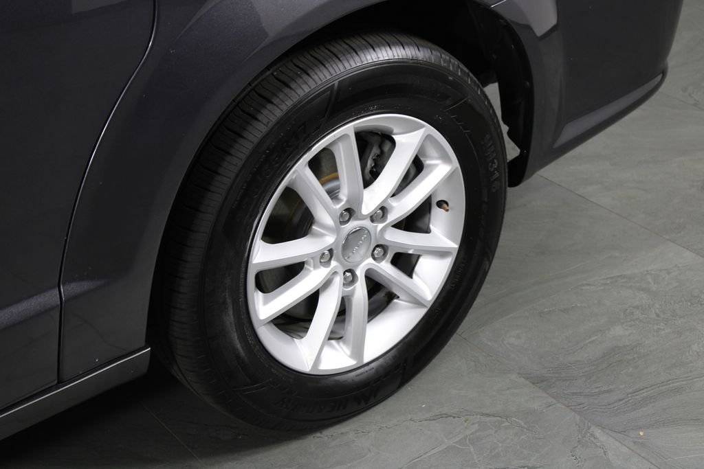 Used 2020 Gray Dodge SE Plus image 12