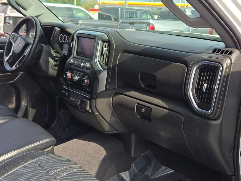 Used 2020 SUMMIT WHITE Chevrolet LT image 7