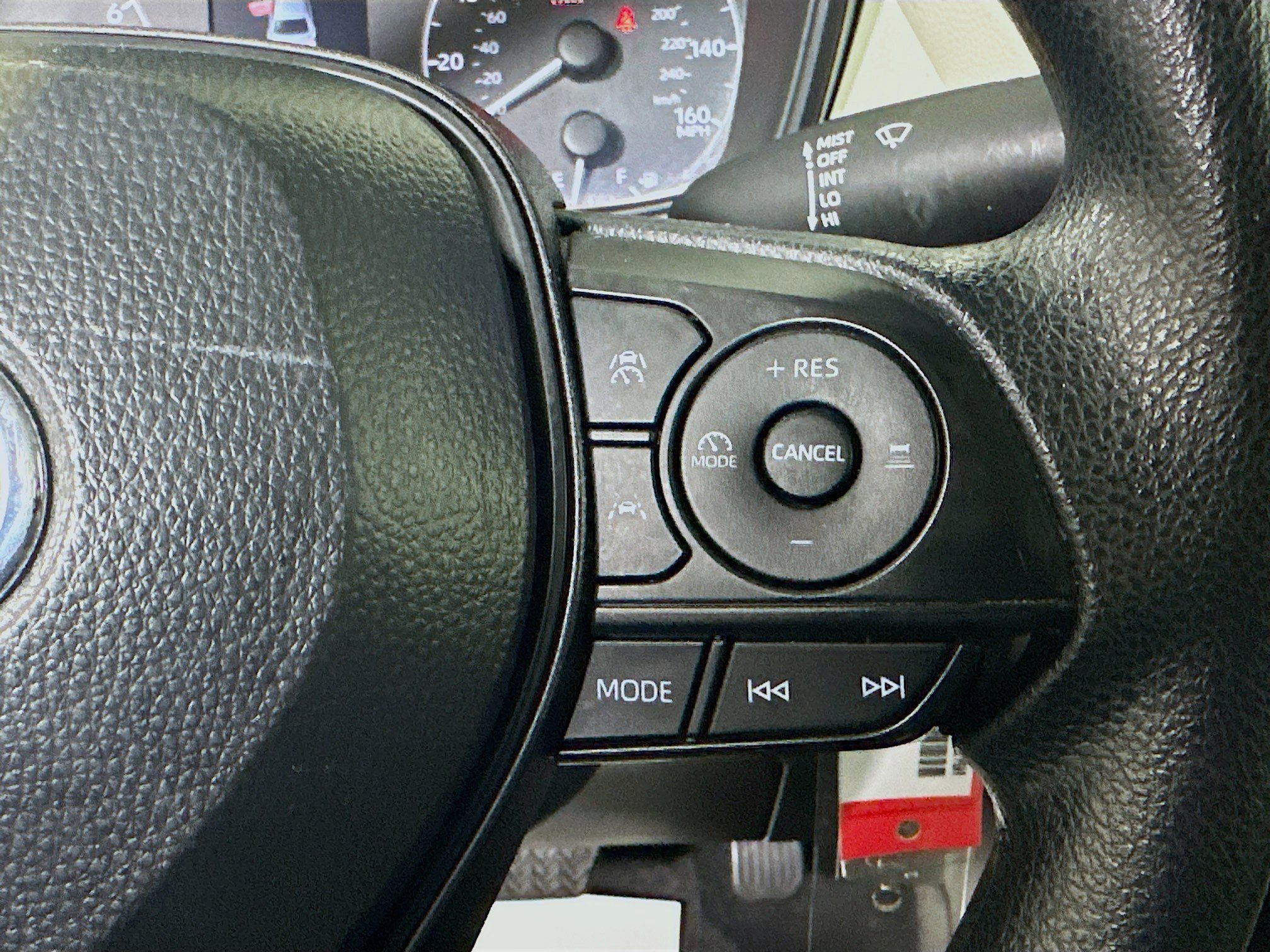 Used 2025 Pearl Toyota LE image 17