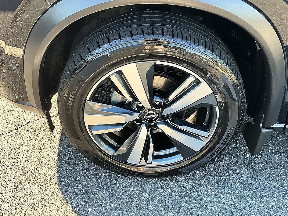 Used 2023 Super Black Nissan Platinum image 10