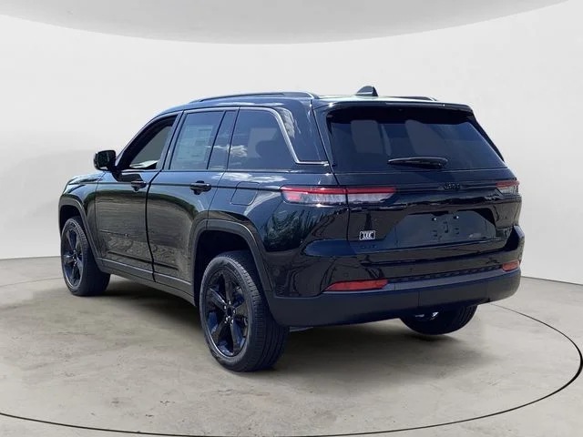 New 2026 Diamond Black Crystal Pearlcoat Jeep LIMITED 4X4 image 3