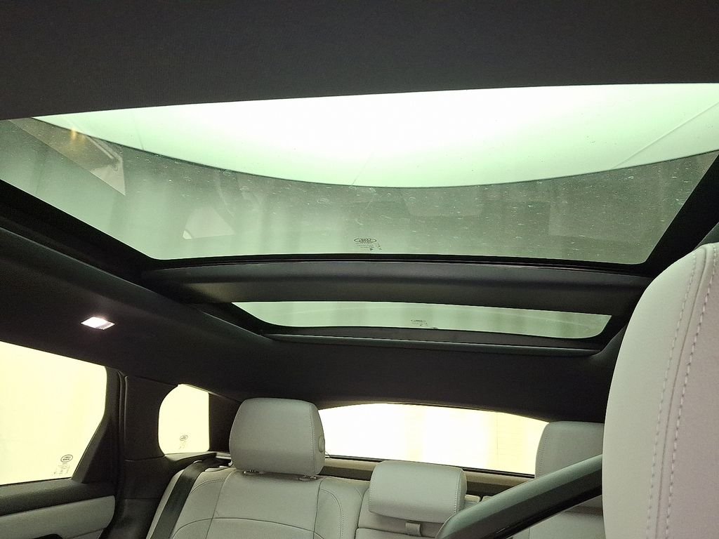 New 2026 Seoul Pearl Silver Land Rover S image 11