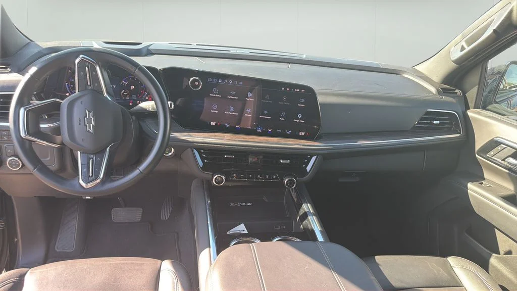 Used 2025 Black Chevrolet Z71 image 13