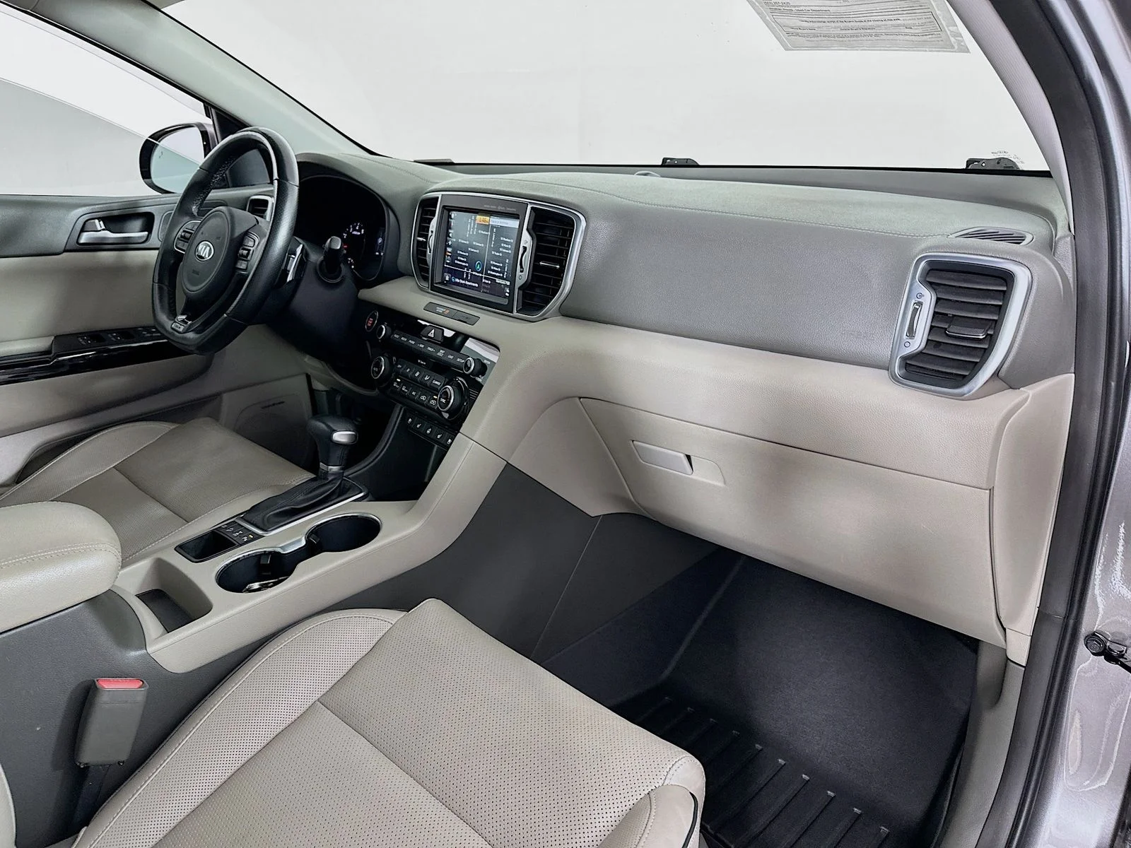 Used 2017 Mineral Silver Kia SX image 31
