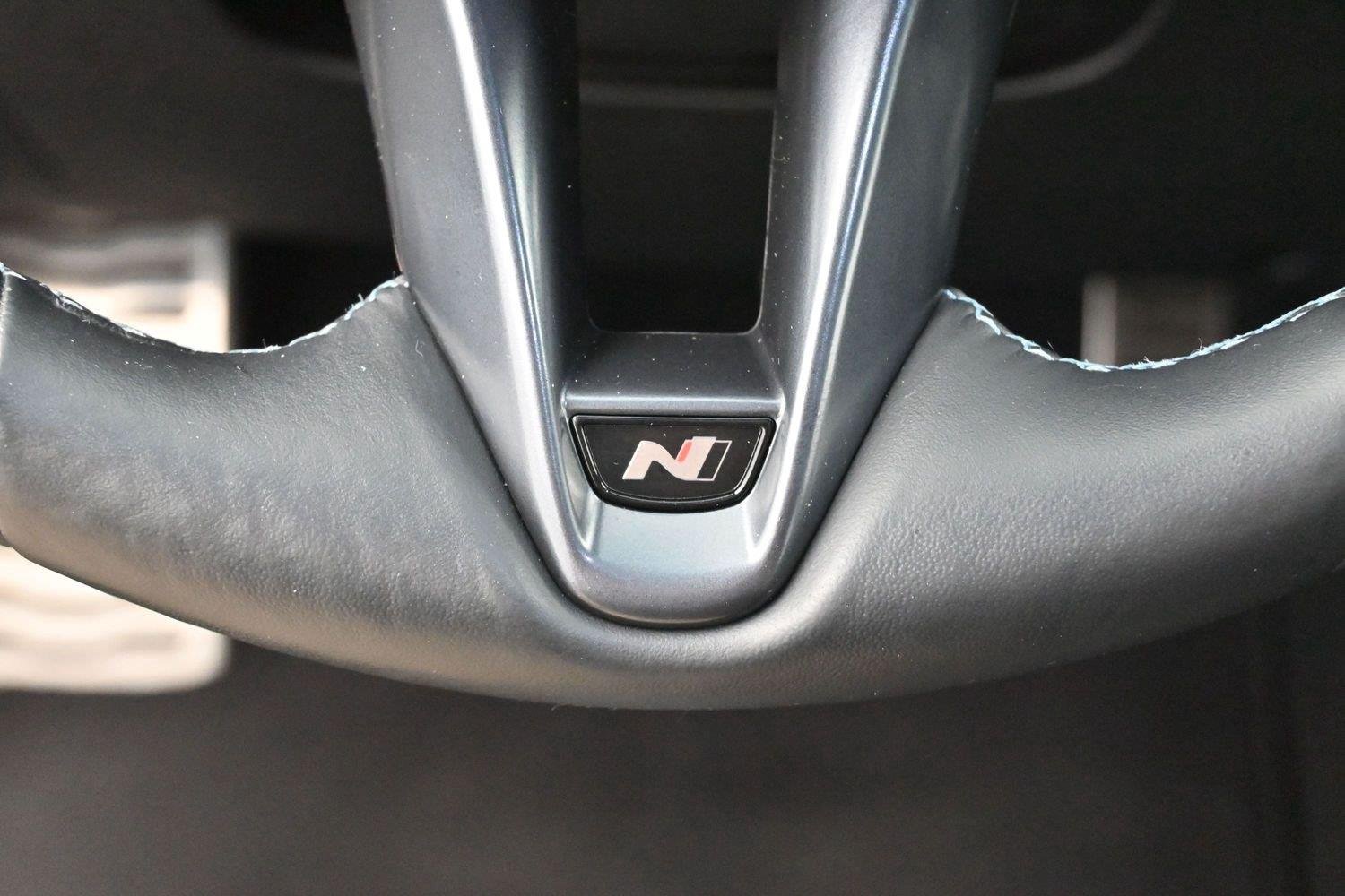 Used 2022 Lunar White Hyundai Base image 17