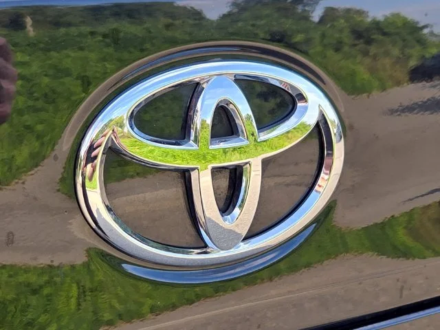 Used 2022 Black Toyota LE image 17