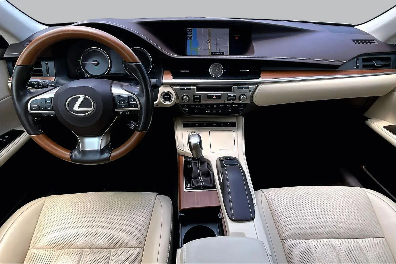 Used 2018 Eminent White Pearl Lexus  image 15