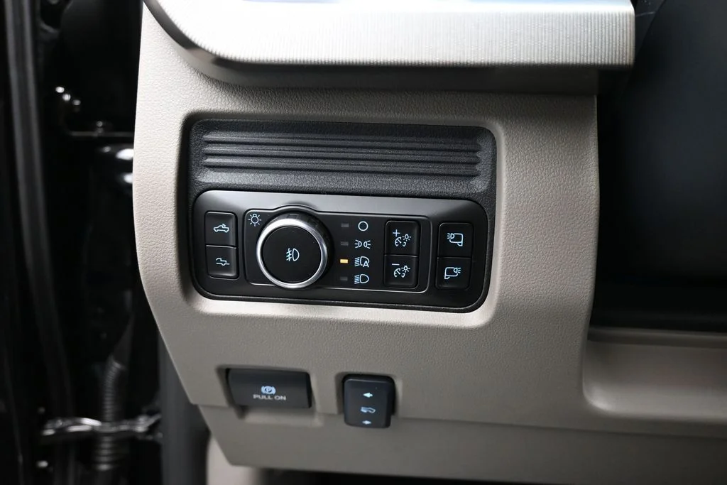 New 2026 Agate Black Metallic Ford Platinum image 15