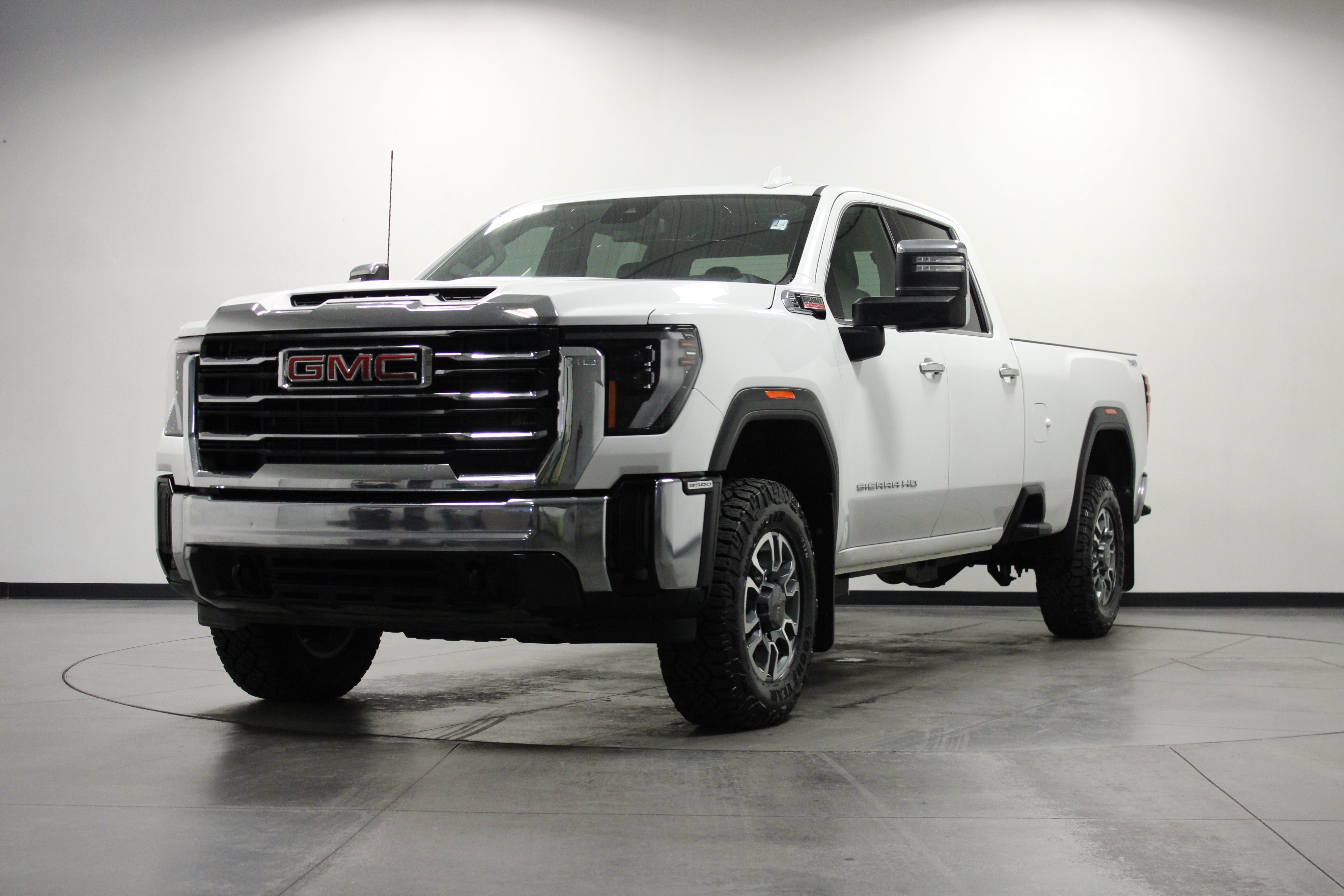 Used 2024 Summit White GMC SLT image 8