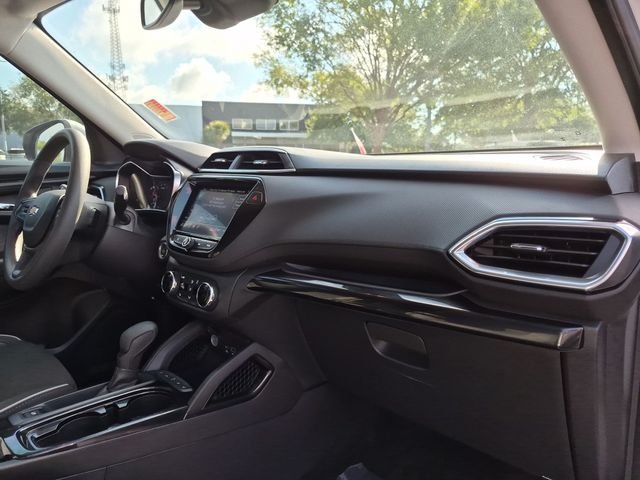 Used 2021 White Chevrolet LT image 33