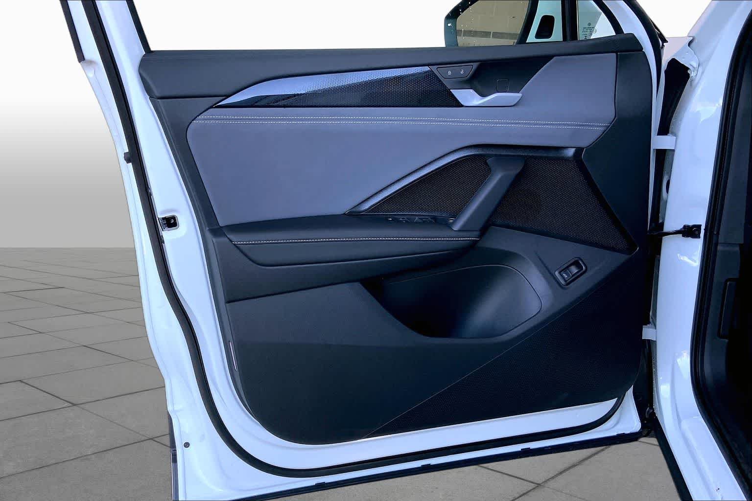 New 2026 Pure White Volkswagen SE image 10