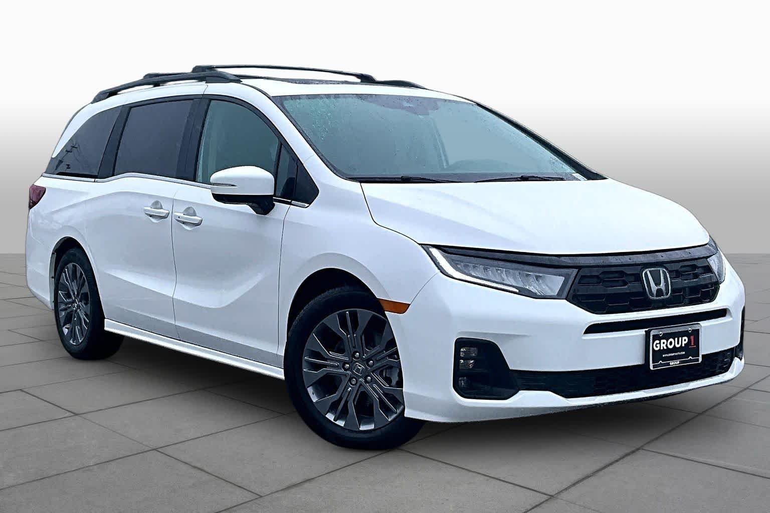 2026 Honda Odyssey Touring - Photo 3