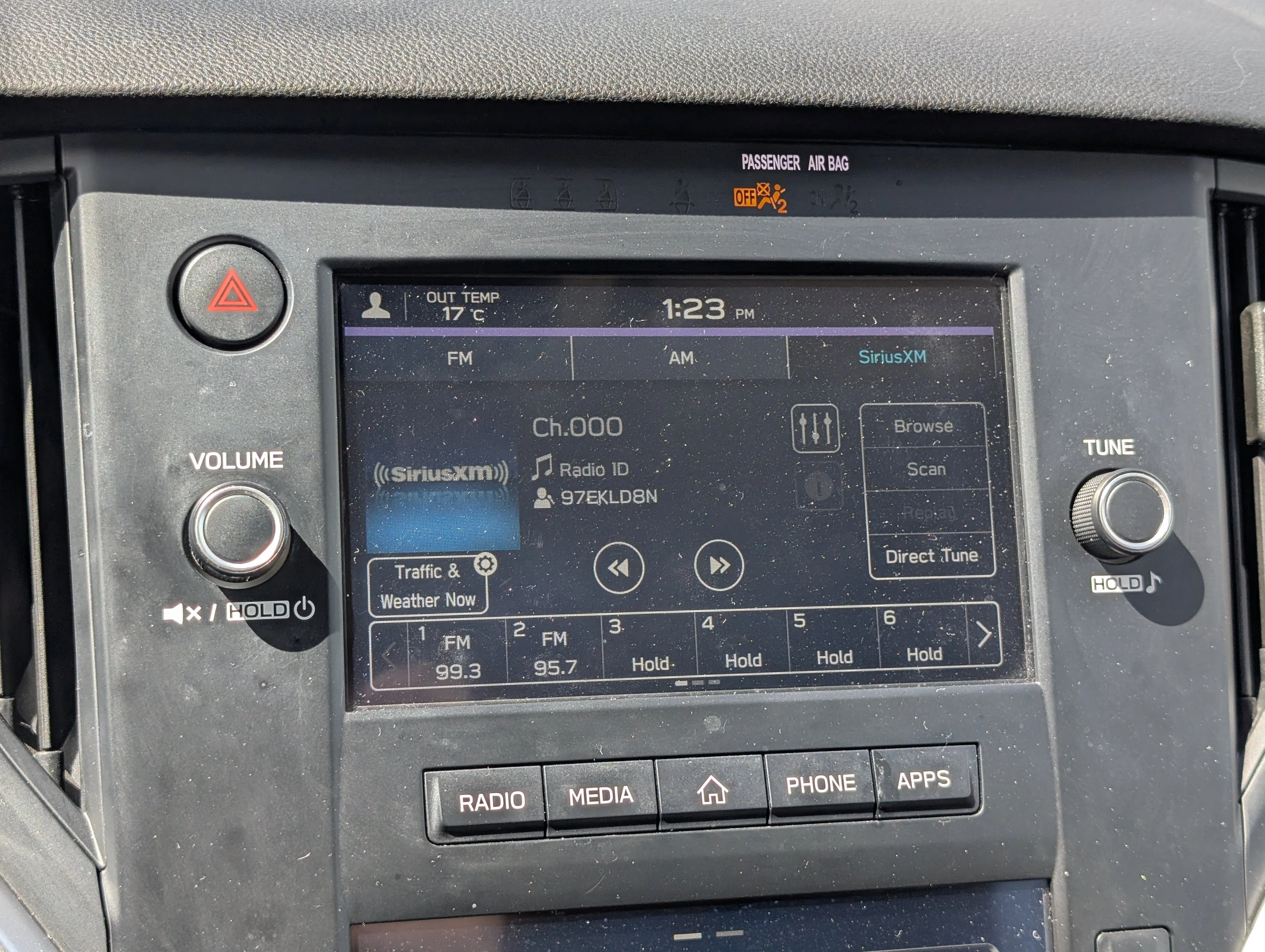 Used 2022 Crystal White Pearl Subaru Convenience image 27