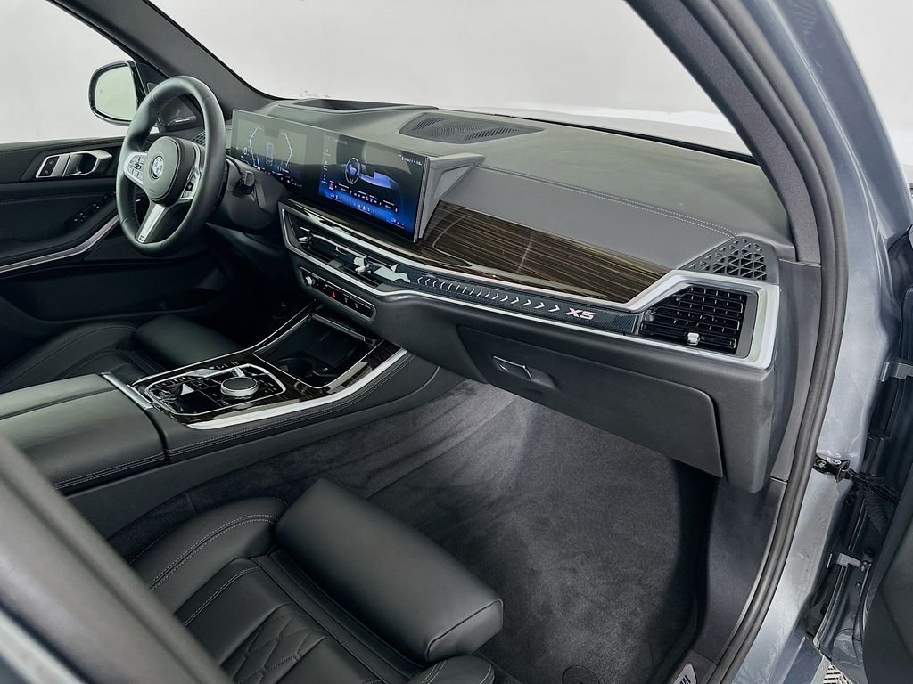 Used 2024 Skyscraper Grey Metallic BMW xDrive40i image 31