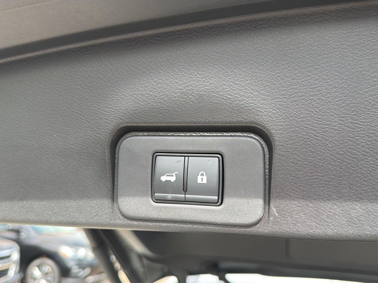 Used 2023 Pearl White Tricoat Nissan SL image 7