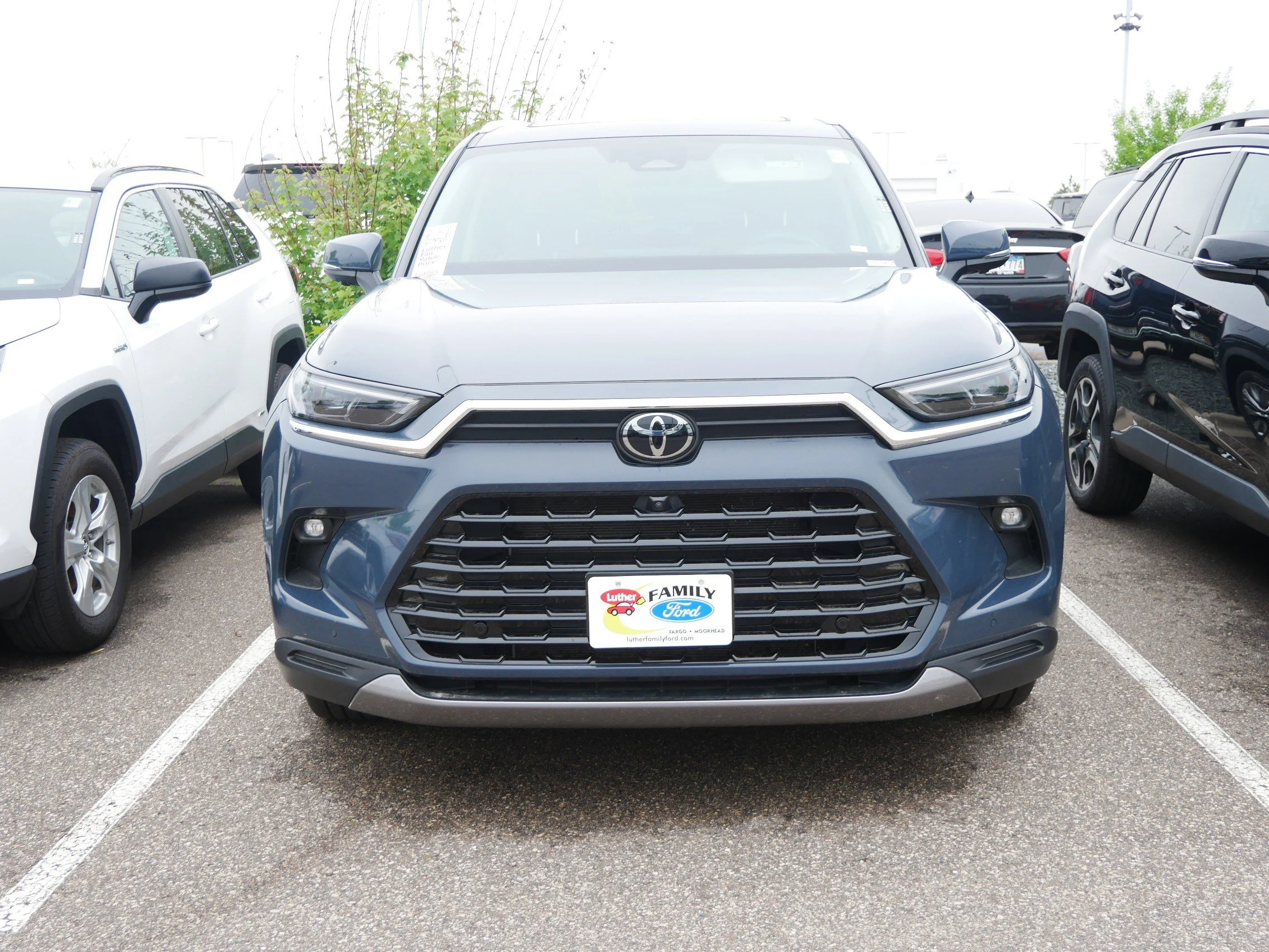 Used 2024 Toyota Grand Highlander Platinum with VIN 5TDAAAB59RS040541 for sale in Brooklyn Center, Minnesota