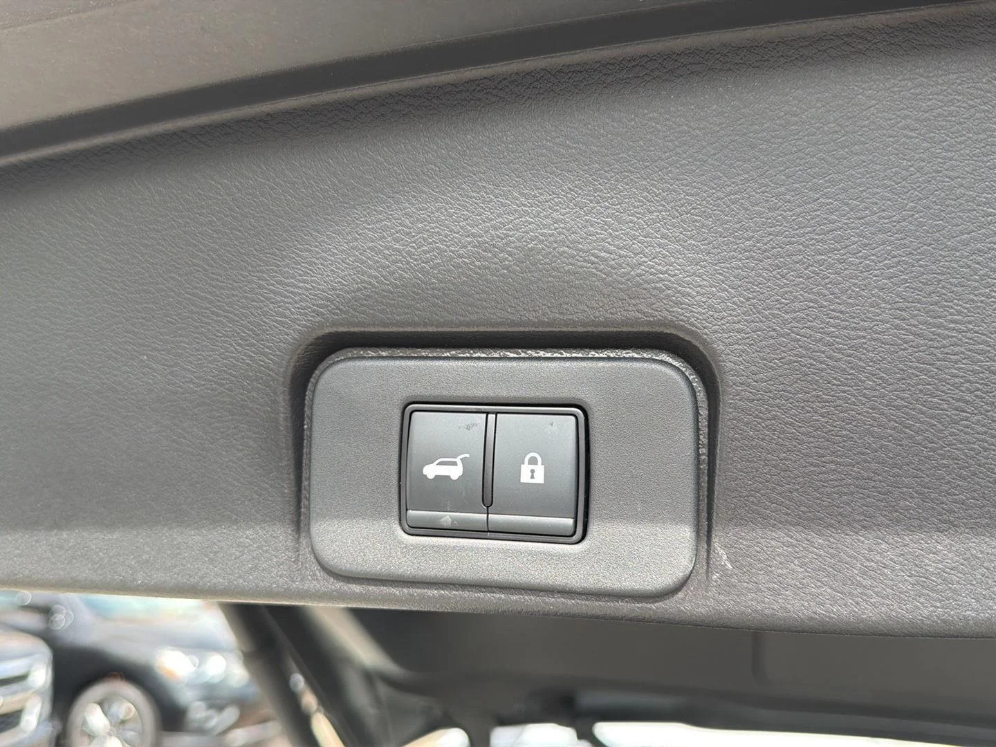 Used 2023 Pearl White Tricoat Nissan SL image 7