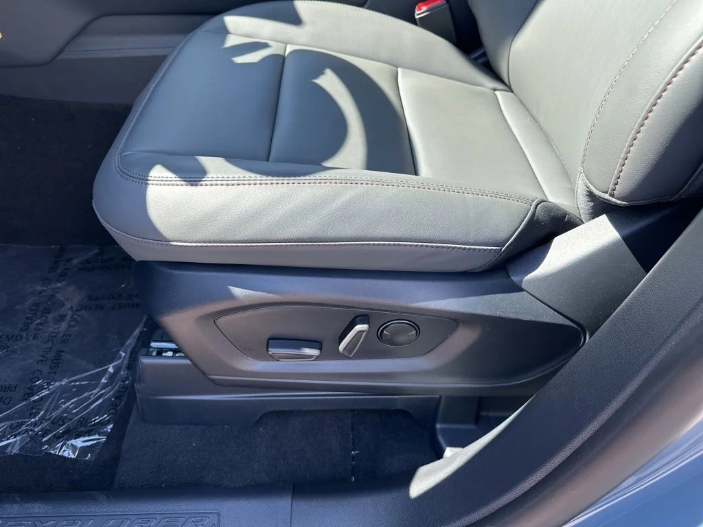 Used 2026 Vapor Blue Metallic Ford Active image 19