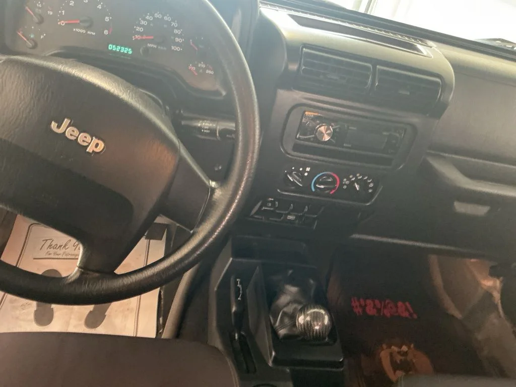 Used 2005 Bright Silver Metallic Clearcoat Jeep X image 11