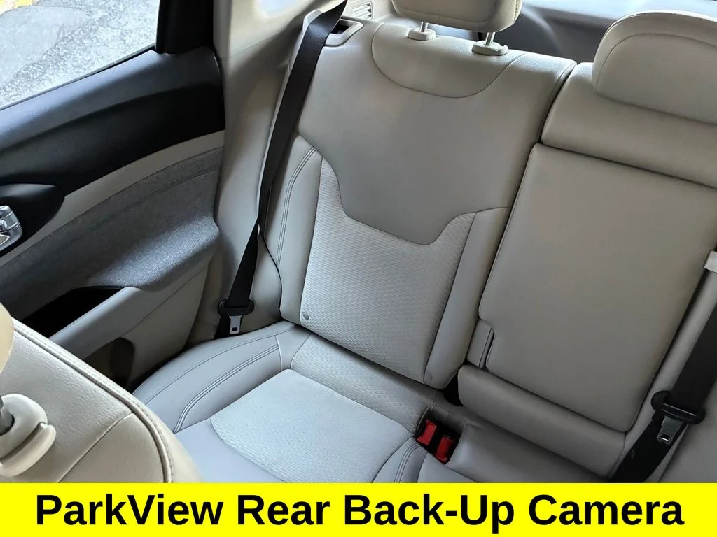 Used 2022 Red Jeep Latitude image 13