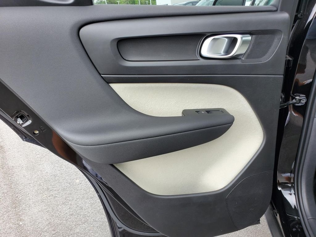 2026 Volvo XC40 Plus - Photo 18