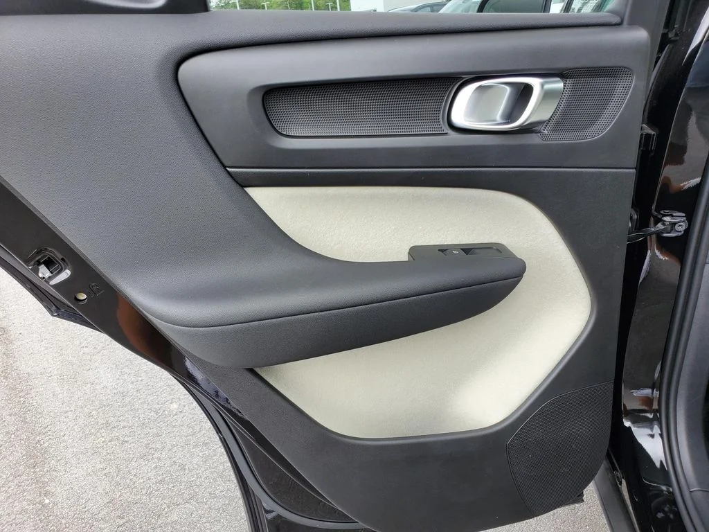 2026 Volvo XC40 Plus - Photo 18