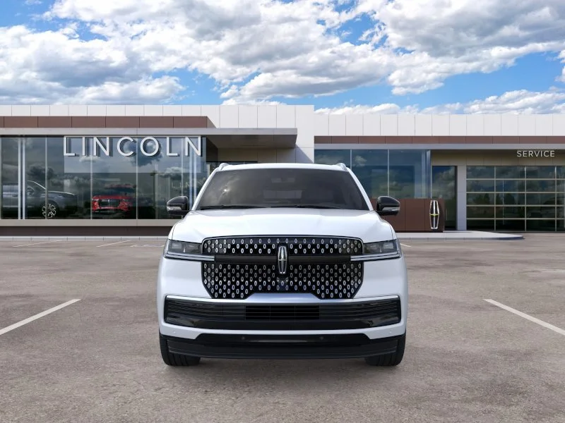 Used 2025 Crystal White Metallic Lincoln Reserve image 6