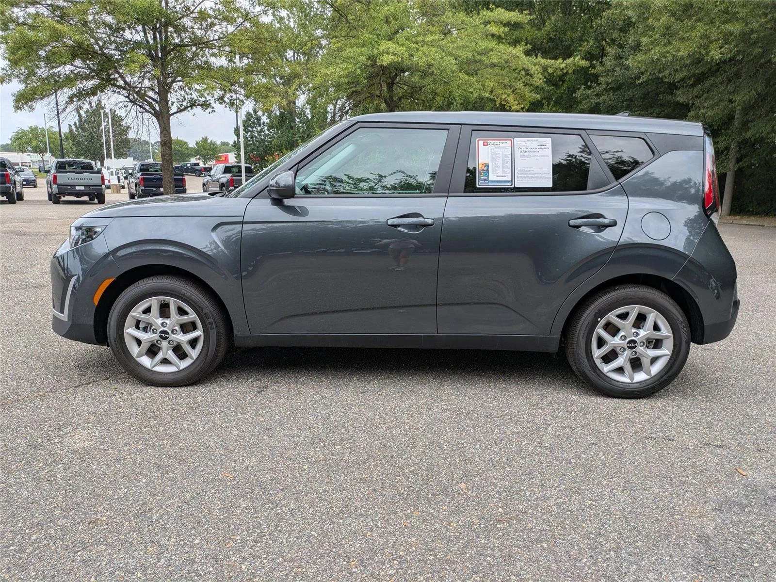 Used 2025  KIA  image 7