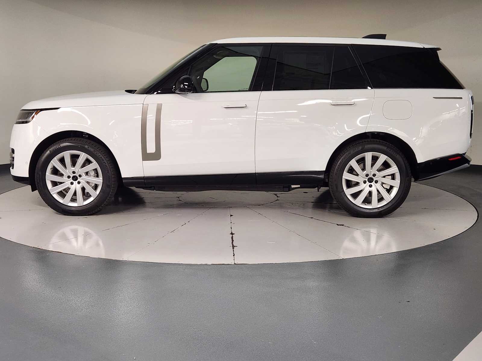 2026 Land Rover Range Rover SE - Photo 5